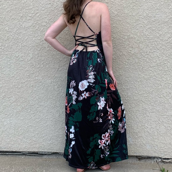 Black Floral Maxi w/ Crisscross Tie Back - Picture 4 of 6